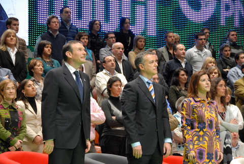 Foto: Izaskun Bilbao tambi�n ha participado en el acto 